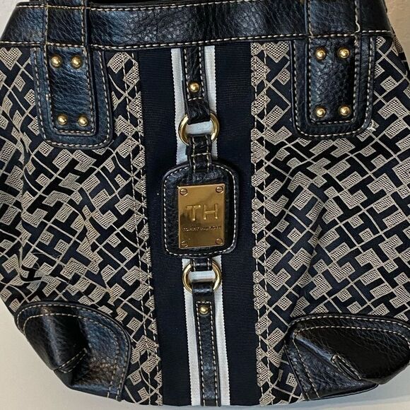 Tommy Hilfige Monogram Shoulder Bag - Picture 3 of 8